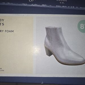 Universal Thread Light Gray Ankle Booties with Block Heel